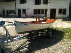 bateau à voile et avirons en bois